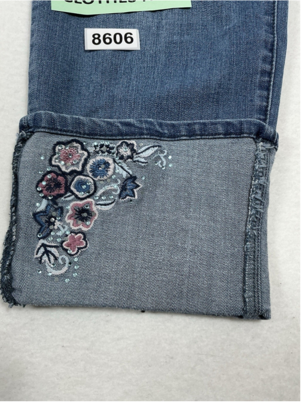 Woman’s Excellent Condition Avenue Blue Denim Jeans 18 Embroidered - Picture 2 of 8